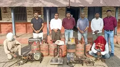 Photo of LCB ची कारवाई; घरगुती गॅस वाहनात भरत होते; मोताळ्यात दोघांच्या मुसक्या आवळल्या