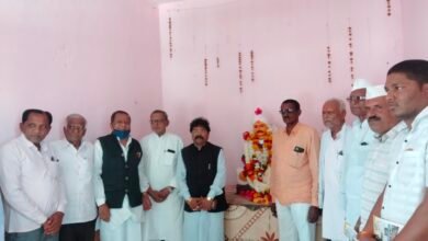 Photo of संत चोखामेळा जन्मस्थळाचा केंद्र सरकारच्या मदतीने विकास करणार – माजी खासदार डॉ. सुनील गायकवाड  ‘ एक वारी समतेची ‘ उपक्रमांतर्गत मेहुणा राजा येथे भेट