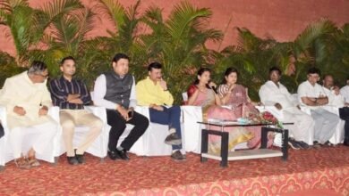 Photo of केंद्रीय मंत्री डॉ. भारतीताई पवार यांनी साधला डॉक्टरांशी संवाद