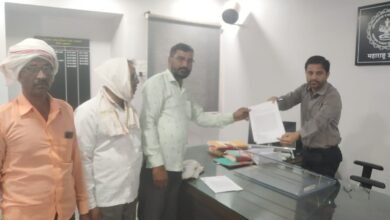 Photo of खंडाळा मकरध्वज  ते दिवठाणा  रस्त्याचे रुदीकरण व डांबरीकरण करा – शेतकऱ्यांसह स्वाभिमानीची मागणी