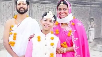 Photo of आश्चर्यकारक…! अकरा कोटी रुपयांची संपत्ती दान करून अख्खे कुटुंब घेणार संन्यास दीक्षा