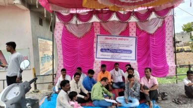 Photo of पद्मावती नदीपात्राच्या सफाई व खोलीकरणासाठी  जळगाव जामोदमध्ये सुरू झाले बेमुदत उपोषण. आज तिसरा दिवस