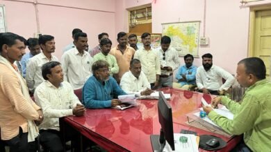 Photo of एसटी  भरती प्रक्रियेसाठी मनसेचा विभाग नियंत्रकांना घेराव