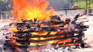 Photo of पुरुषप्रधान संस्कृतीला डावलून त्या चौघींनी केले वडीलांवर अंत्यसंस्कार