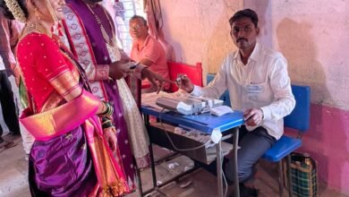 Photo of लग्न उरकताच नवरदेवाने बजावला मतदानाचा हक्क