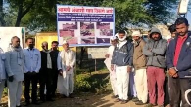 Photo of ढगफुटीची शिकार झालेले अंबाशी गाव काढले विकायला. मदतीपासून वंचित असल्याने गावकऱ्यांनी घेतला आक्रमक पवित्रा