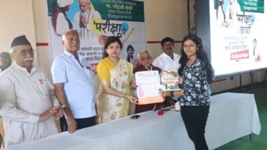 Photo of विद्यार्थ्यांनी मेहनती बरोबर सातत्य ठेवावे – आ. श्वेताताई महाले पाटील परिक्षा पे चर्चा कार्यक्रमांत एक्झाम वॉरियर चित्रकला स्पर्धेतील विजेत्यांना बक्षीस वितरण
