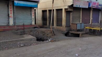 Photo of विद्युत महामंडळाचा गलथान कारभार वाकलेले खांब जीव गेल्यावर बदलणार काय ? संतप्त नागरिकांचा सवाल