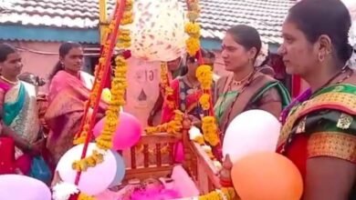 Photo of जगावेगळं दत्तक विधान…पोटचा मुलगा दिला भावाला अन् भावाच्या लेकीला घेतलं ‘दत्तक