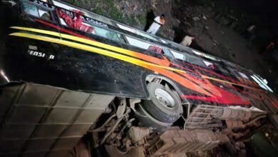 Photo of काल रात्री घडलेल्या अपघातातातील ट्रँव्हल चालकावर गुन्हा दाखल, मृतांचा आकडा पोहचला दोनवर