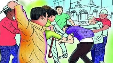 Photo of शेतीच्या वादावरून हाणामारीत लाठ्या काठ्या, मिरची पावडरचाही वापर, ट्रॅक्टरही पेटवले. परस्पविरोधी गुन्हे दाखल; सरंबा फाटया जवळ घडली घटना