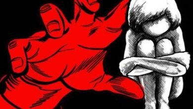 Photo of पालकांसोबत देवदर्शनाला आलेल्या अल्पवयीन मुलीची हत्या… चिखली परिसरात खळबळ