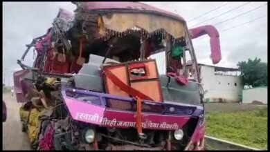 Photo of मलकापूरात महामर्गावर अपघात; दोन ट्रँव्हल्स समोरासमोर धडकल्या, ६ ठार जखमींचा आकडा ३० वर, अमरनाथ दर्शनाहून हिंगोलीला परतत होते प्रवासी !