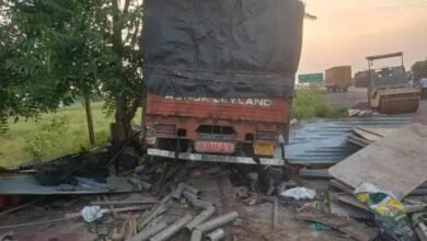 Photo of रस्त्याच्याकडेला झोपलेल्या मजुरांवर काळाचा घाला; गाढ झोपेत असताना ट्रॅकने दहा मजुरांना चिरडले, चार जणांचा मृत्यू तर तीन गंभीर जखमी