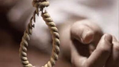Photo of आत्महत्या – एकसाथ शेवटची वाट; नवरा-बायकोने लिंबाच्या झाडाला गळफास घेऊन संपवले जीवन