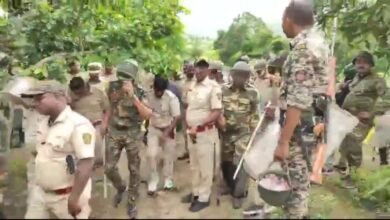 Photo of अतिक्रमण हटवण्याच्या कारवाईदरम्यान वन व पोलिस अधिकाऱ्यांवर हल्ला; २६ जणांवर गुन्हा दाखल, सहा अटकेत