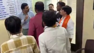 Photo of शिक्षण संस्थेतील लाचखोरीचा भांडाफोड; महिला कर्मचाऱ्याच्या निवृत्तीवेतनासाठी २ लाखांची मागणी, शिवसेनेच्या कार्यकर्त्यांकडून चोप