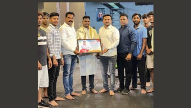 Photo of पूरग्रस्त परिस्थितीत जीव धोक्यात घालून केले पत्रकारितेचं कर्तव्य; HDR उद्योग समूहाकडून पत्रकार छोटू कांबळे यांचा सन्मान