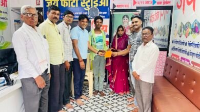 Photo of माणुसकीचा उजेड… दिवाळीत  समाजसेवेचा दीप उजळला ! विजयसिंग खरे यांचे संवेदनशील आणि प्रेरणादायी कार्य